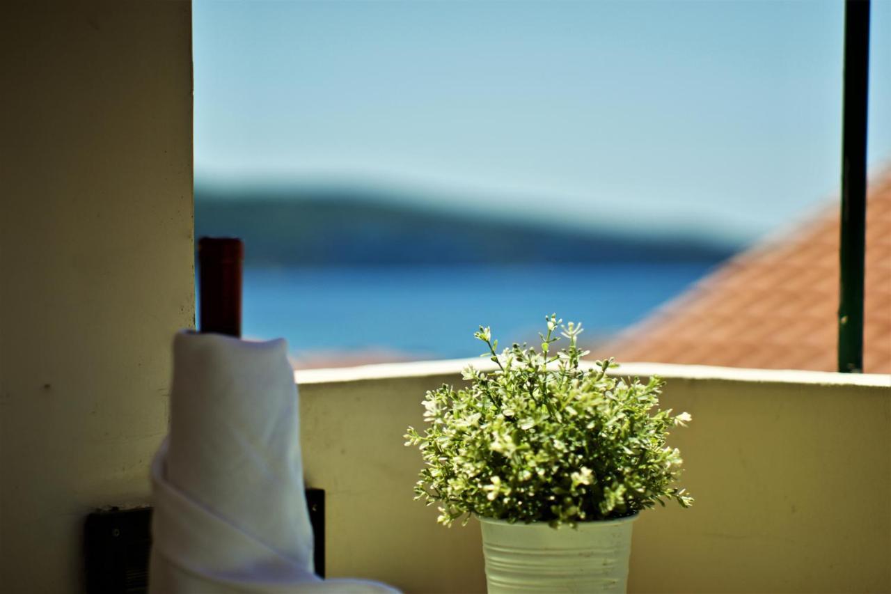 Bed And Breakfast Blue In Blue Komiža Eksteriør bilde